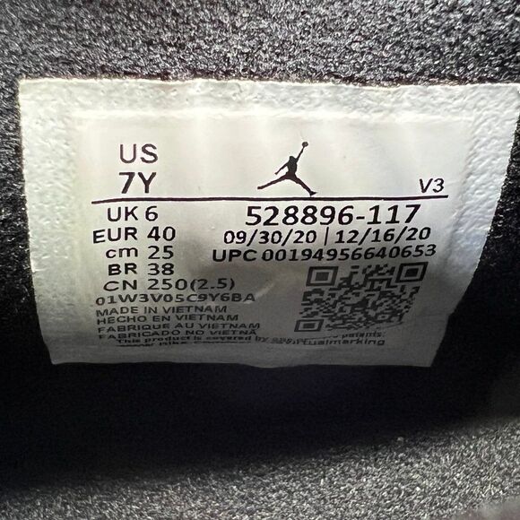 Jordan 11 Retro Low Legend Blue Shoes - Picture 11 of 11